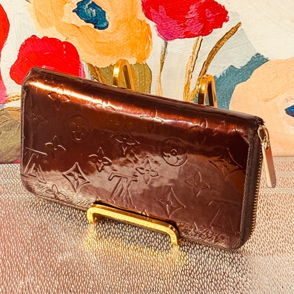 Louis Vuitton Brown Embossed printed monogram zipper round Wallet - Picture 4 of 16